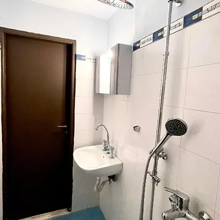 Legacy Lux By The Airport &
